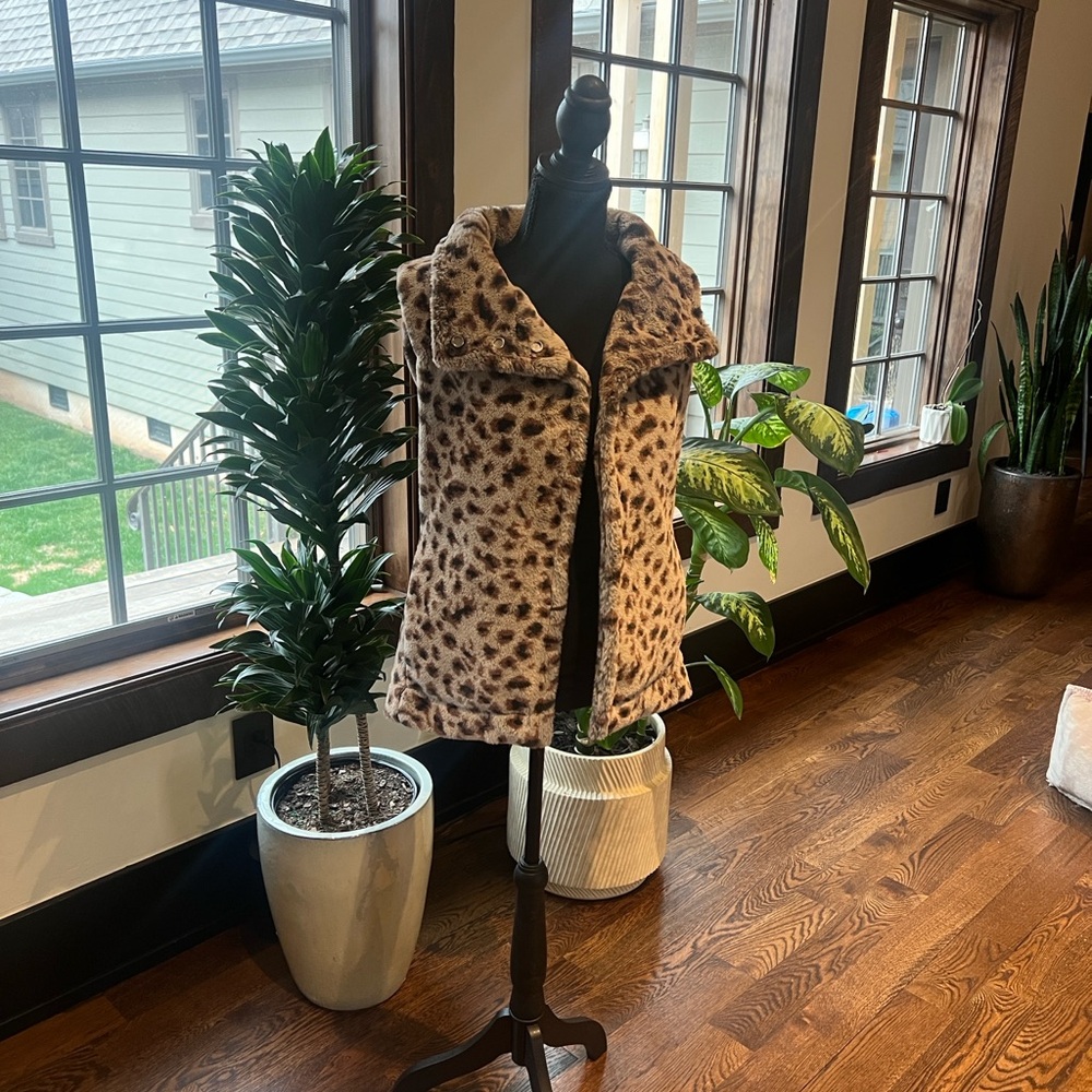 dylan Faux Fur Leopard Print Vest in Taupe and Black